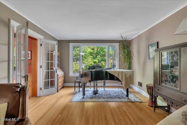 $575,000 | 19 Sunnyside Road, Scotia, NY 12302