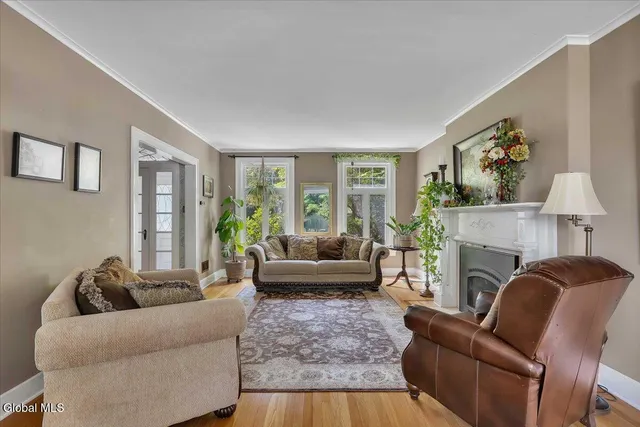 $575,000 | 19 Sunnyside Road, Scotia, NY 12302