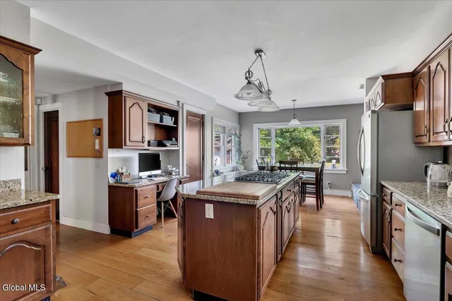 $575,000 | 19 Sunnyside Road, Scotia, NY 12302