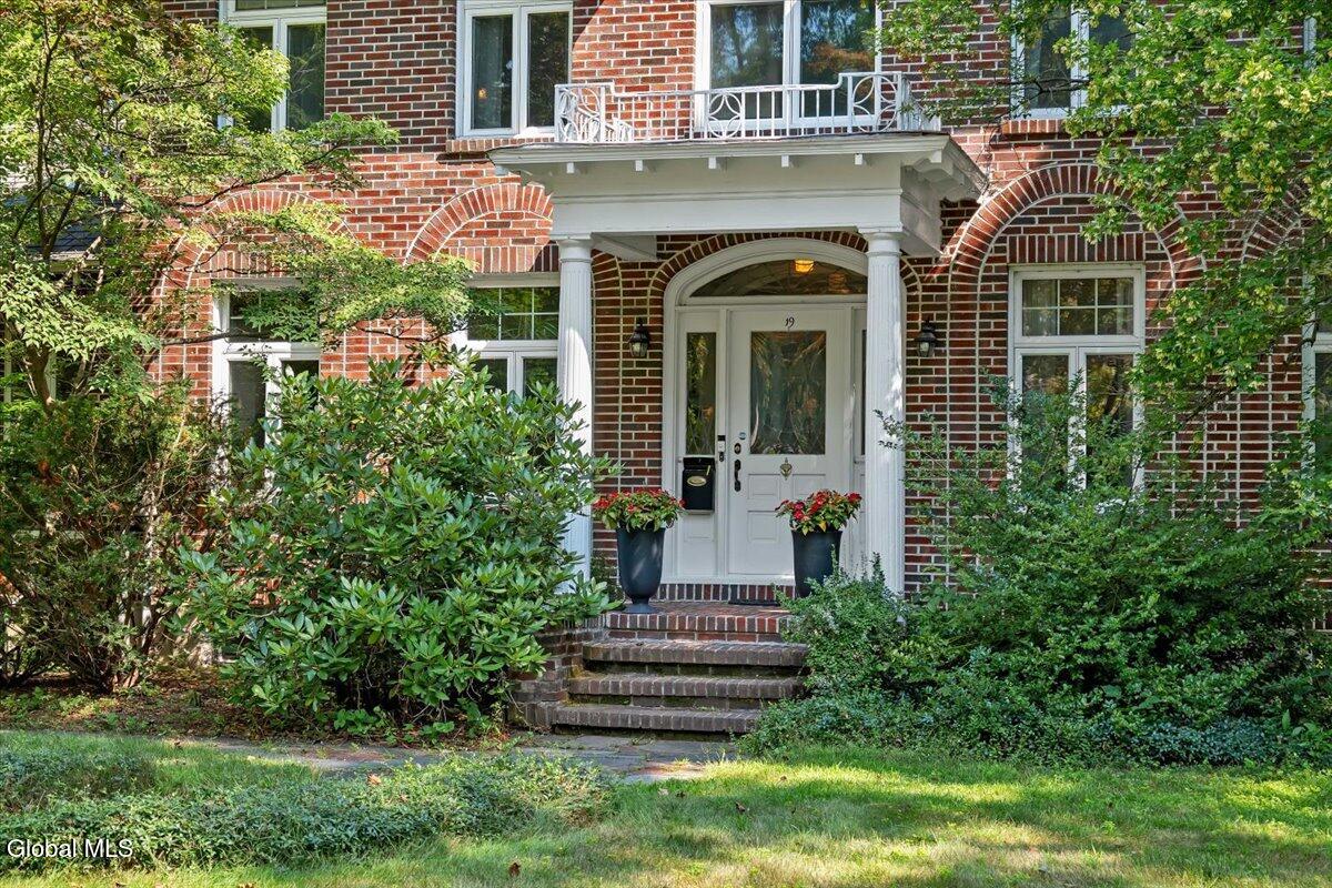 19 Sunnyside Road Scotia, NY 12302 - Photo 2 of 72 02-P1502603