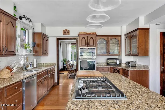 $575,000 | 19 Sunnyside Road, Scotia, NY 12302