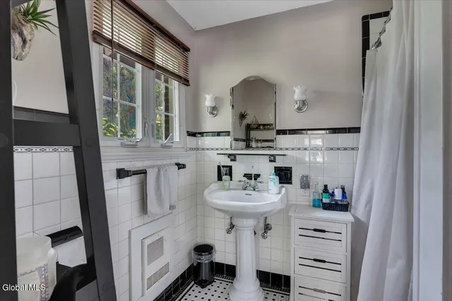 $575,000 | 19 Sunnyside Road, Scotia, NY 12302