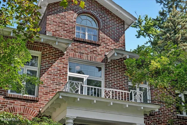 $575,000 | 19 Sunnyside Road, Scotia, NY 12302