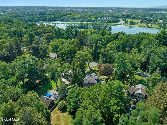 $575,000 | 19 Sunnyside Road, Scotia, NY 12302