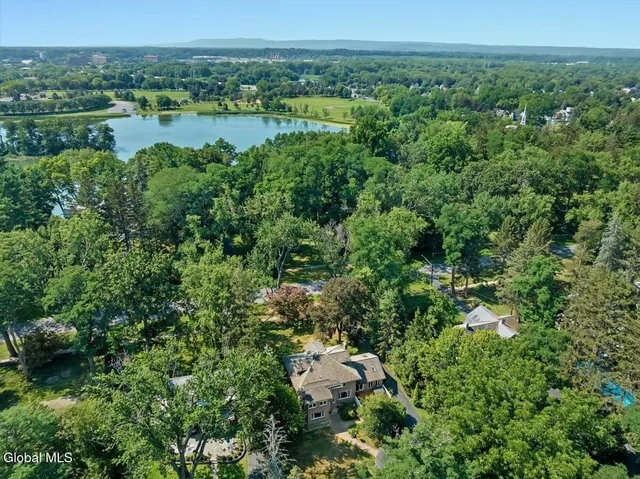 $575,000 | 19 Sunnyside Road, Scotia, NY 12302