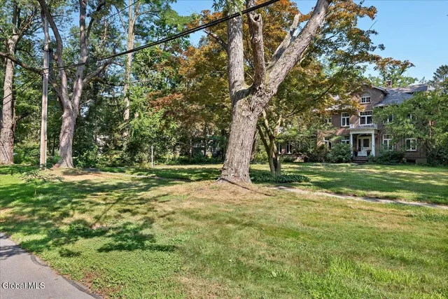 $575,000 | 19 Sunnyside Road, Scotia, NY 12302