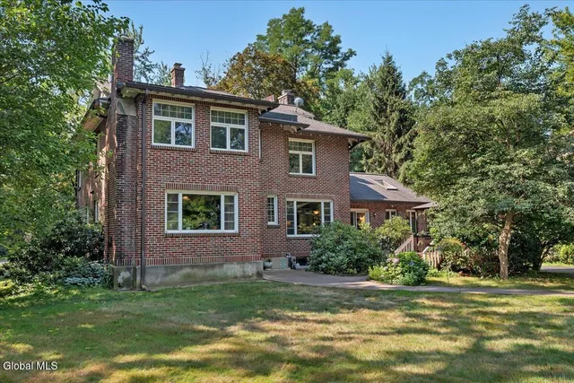 $575,000 | 19 Sunnyside Road, Scotia, NY 12302