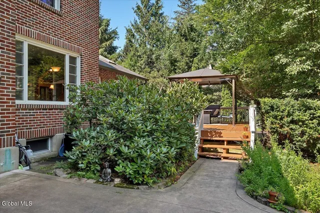 $575,000 | 19 Sunnyside Road, Scotia, NY 12302