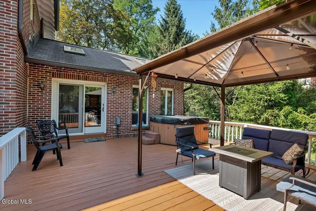 $575,000 | 19 Sunnyside Road, Scotia, NY 12302