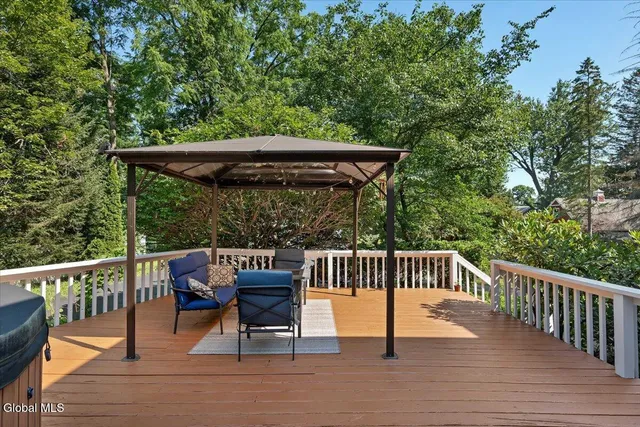 $575,000 | 19 Sunnyside Road, Scotia, NY 12302