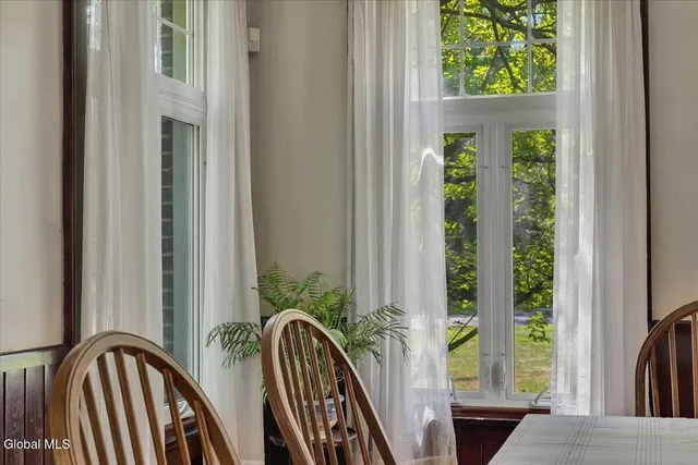 $575,000 | 19 Sunnyside Road, Scotia, NY 12302