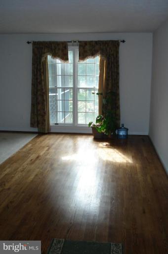1027 Uniontown Road Westminster, MD 21158 - Photo 3 of 22 Living Room