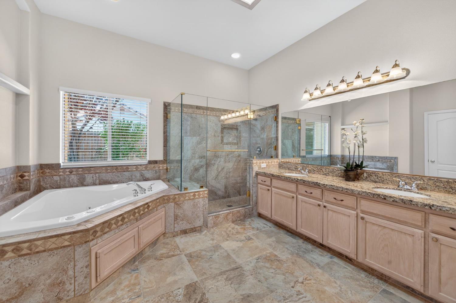 794 Applegate Avenue Clovis, CA 93611 - Photo 17 of 28