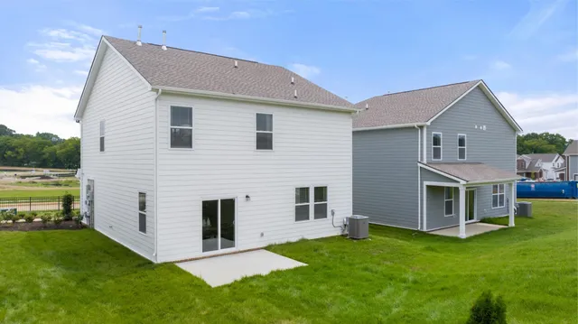 a view of a house with backyard