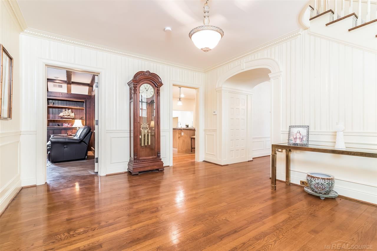 621 South Oxford Road Grosse Pointe Woods, MI 48236 - Photo 6 of 57
