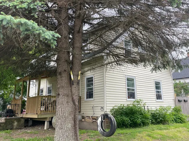 $350,000 | 80 Pleasant Street, Rockland, ME 04841