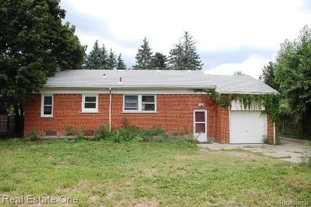 38465 Dequindre Road Troy, MI 48083 - Photo 9 of 11 BACK OF HOME.JPG