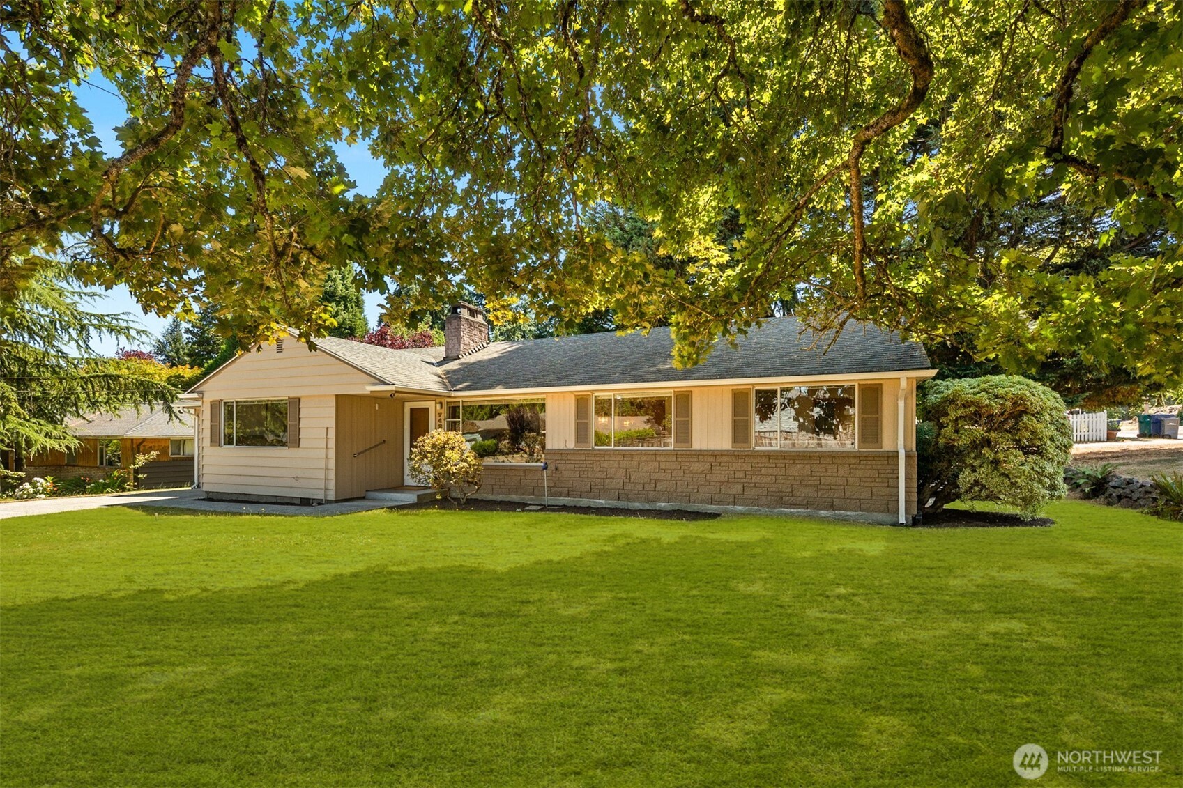 7428 229th Street Southwest Edmonds, WA 98026 - Photo 2 of 31 Gallery Image 2