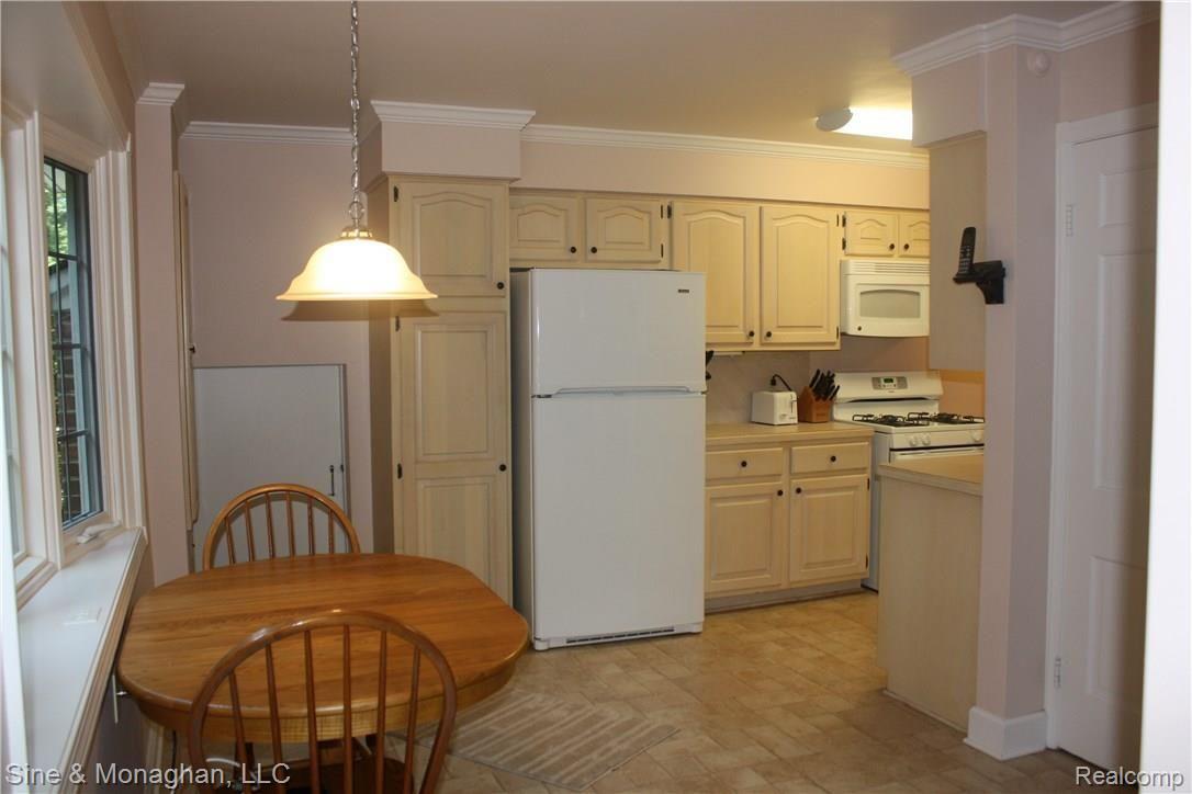 63 Cambridge Road Grosse Pointe, MI 48236 - Photo 9 of 34 IMG_7921.JPG