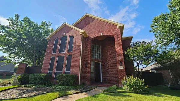 $3,200 | 112 Ranch Trail, Irving, TX 75063