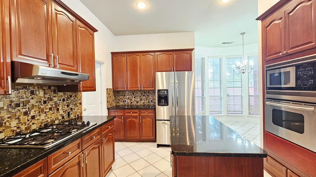 112 Ranch Trail Irving, TX 75063 - Photo 11 of 35