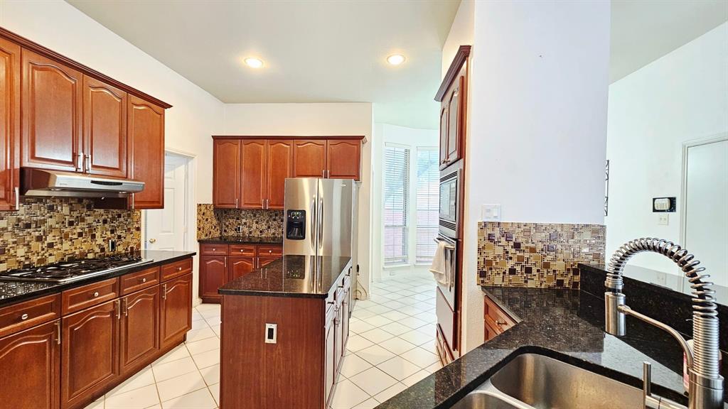 112 Ranch Trail Irving, TX 75063 - Photo 12 of 35
