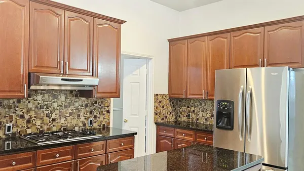 $3,200 | 112 Ranch Trail, Irving, TX 75063