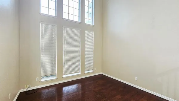 $3,200 | 112 Ranch Trail, Irving, TX 75063