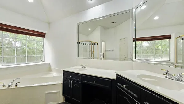 $3,200 | 112 Ranch Trail, Irving, TX 75063