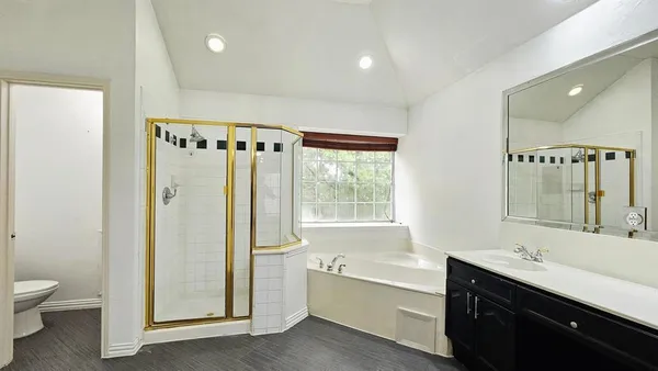 $3,200 | 112 Ranch Trail, Irving, TX 75063