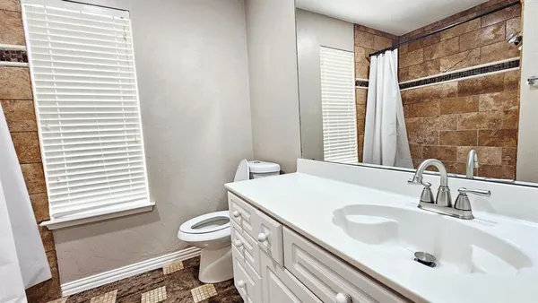 $3,200 | 112 Ranch Trail, Irving, TX 75063