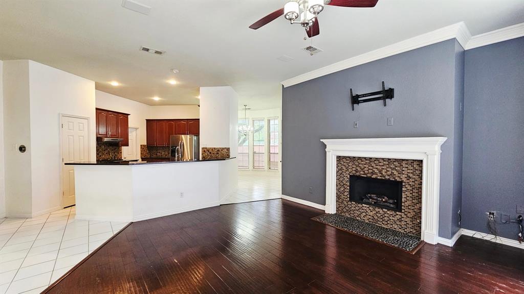 112 Ranch Trail Irving, TX 75063 - Photo 3 of 35