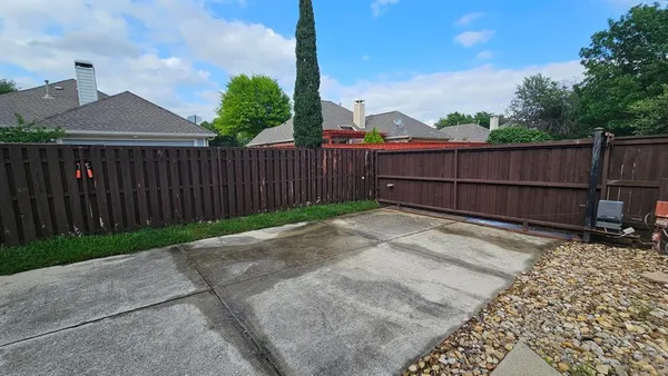 $3,200 | 112 Ranch Trail, Irving, TX 75063