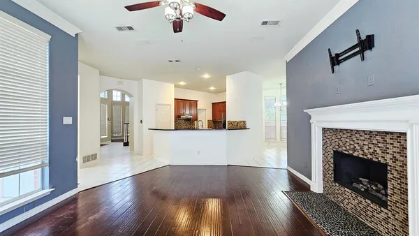 $3,200 | 112 Ranch Trail, Irving, TX 75063