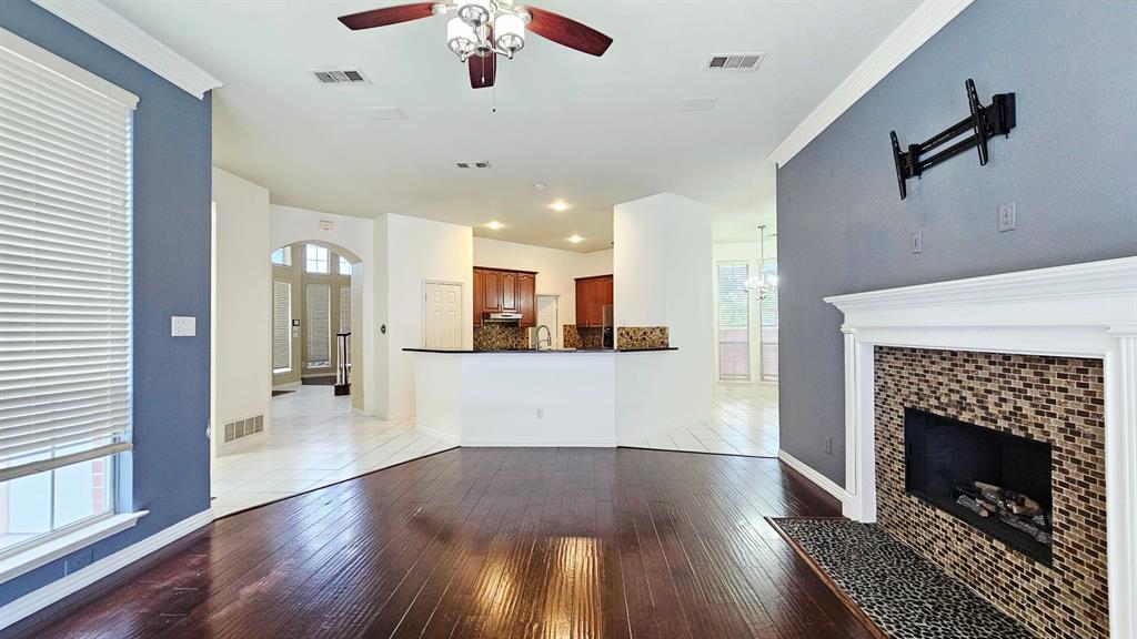 112 Ranch Trail Irving, TX 75063 - Photo 4 of 35