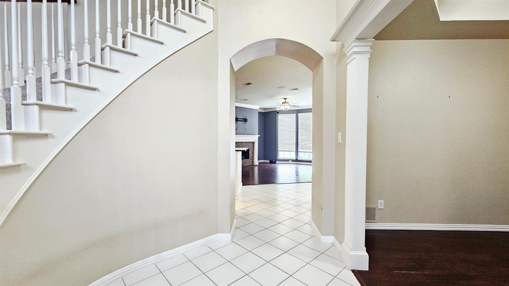 112 Ranch Trail Irving, TX 75063 - Photo 7 of 35