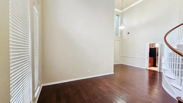 $3,200 | 112 Ranch Trail, Irving, TX 75063