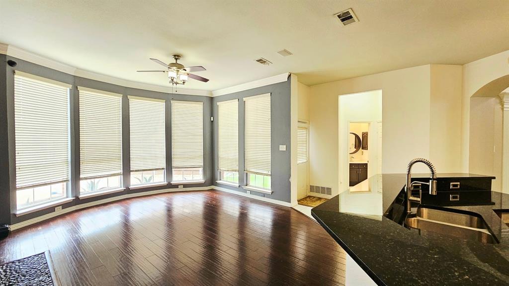 112 Ranch Trail Irving, TX 75063 - Photo 10 of 35