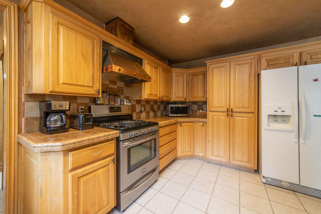 61860 Pettigrew Road Bend, OR 97702 - Photo 17 of 27 PhotoMyListing-13
