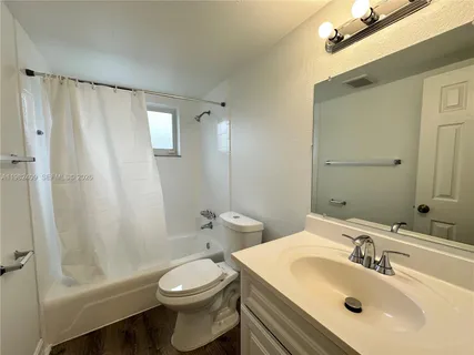 $1,595 | 1400 Northeast 56th Street, Unit 109, Fort Lauderdale, FL 33334