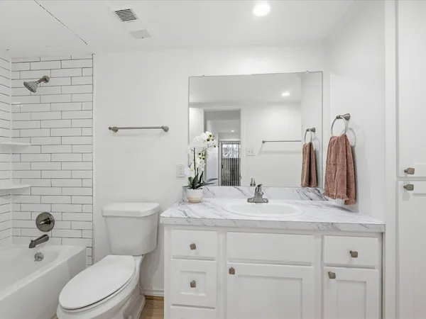 $1,150 | 2120 Wilcrest Drive, Unit 122, Houston, TX 77077