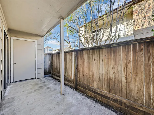 $1,150 | 2120 Wilcrest Drive, Unit 122, Houston, TX 77077