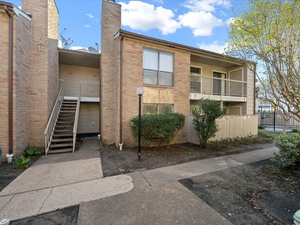 $1,150 | 2120 Wilcrest Drive, Unit 122, Houston, TX 77077