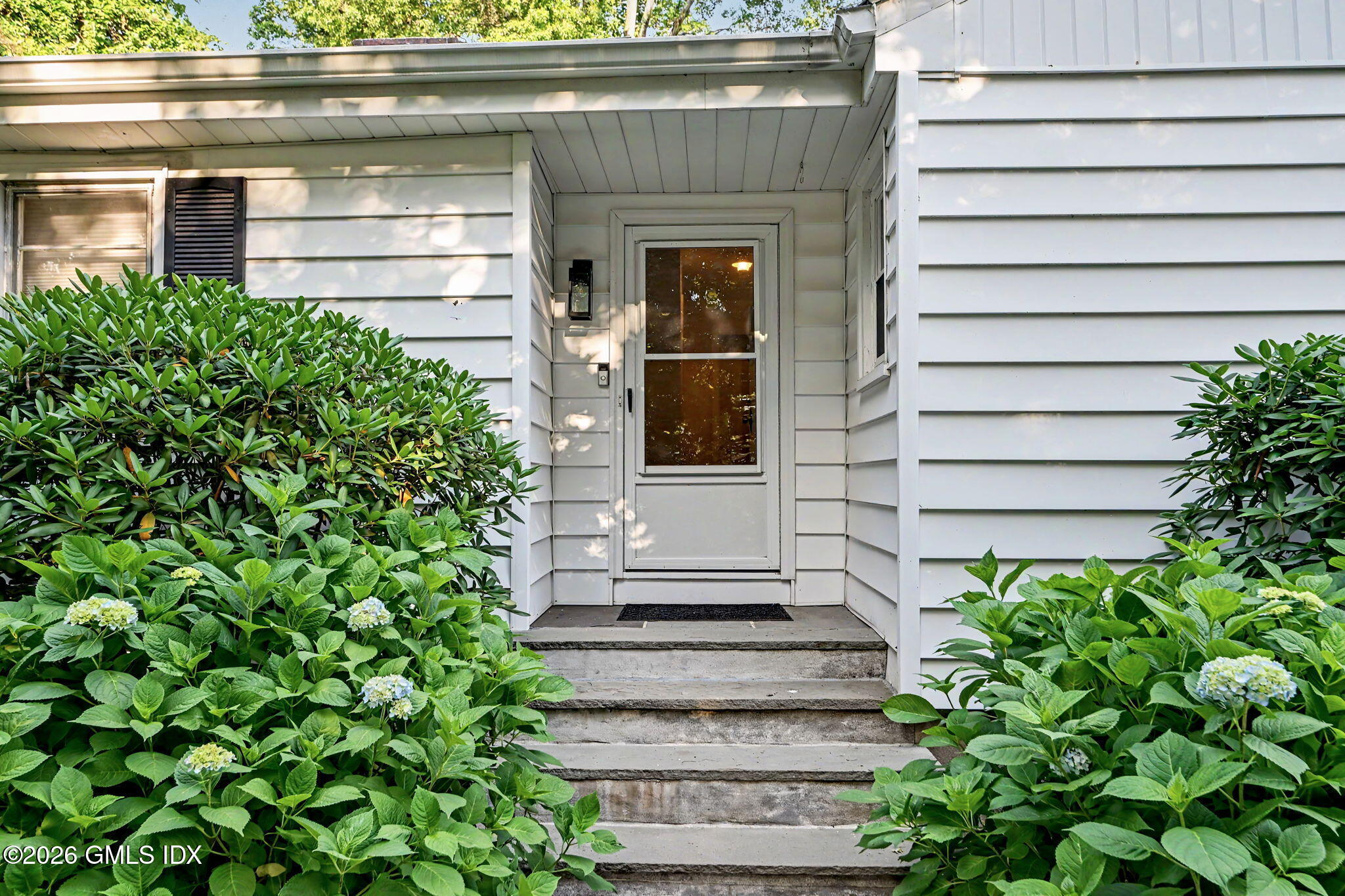 20 Meyer Place Riverside, CT 06878 - Photo 2 of 29 53-web-or-mls-20-meyer-pl