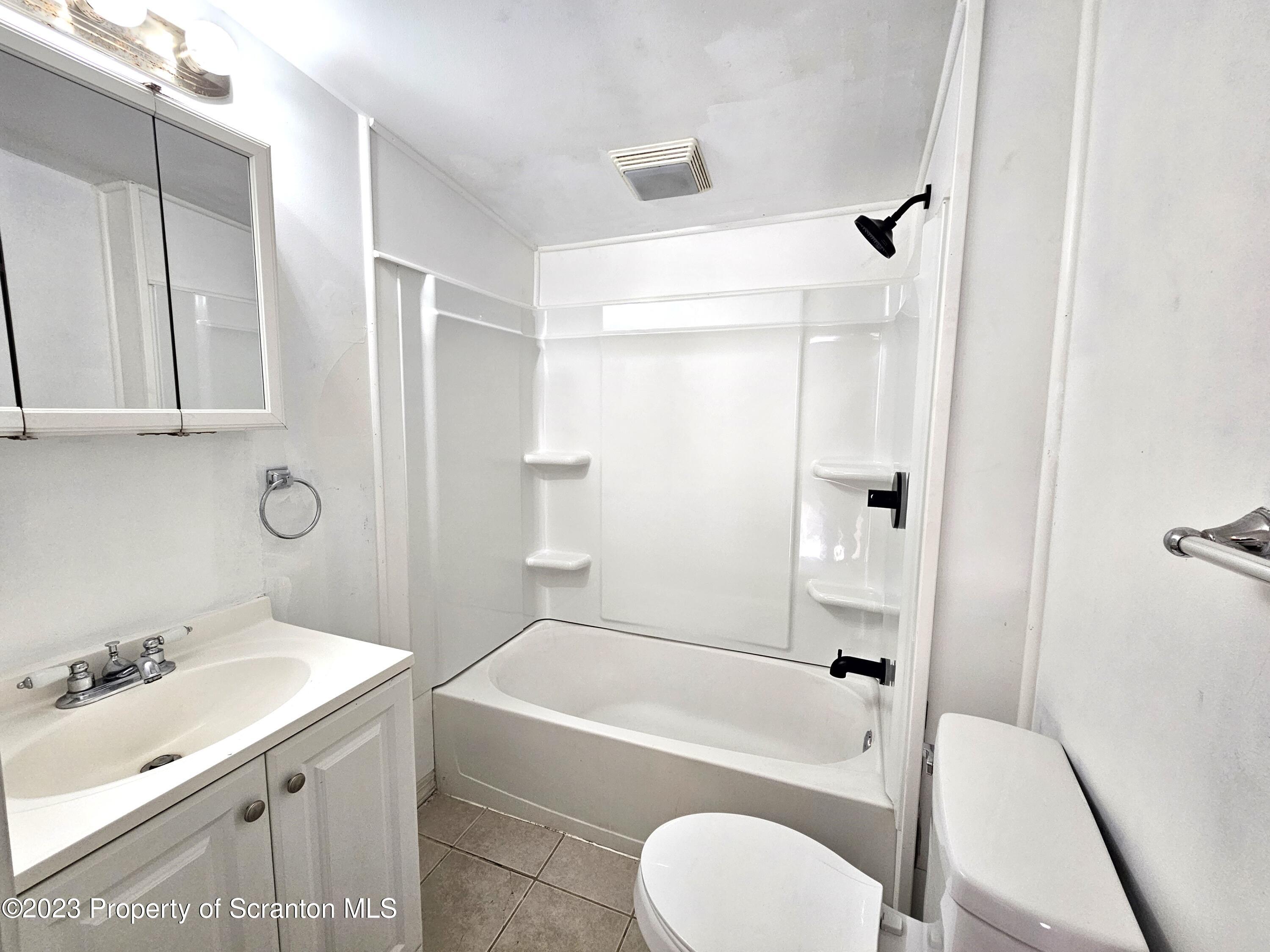 905 Green Ridge Street Scranton, PA 18509 - Photo 2 of 11 a bathroom with a sink toilet and bathtub