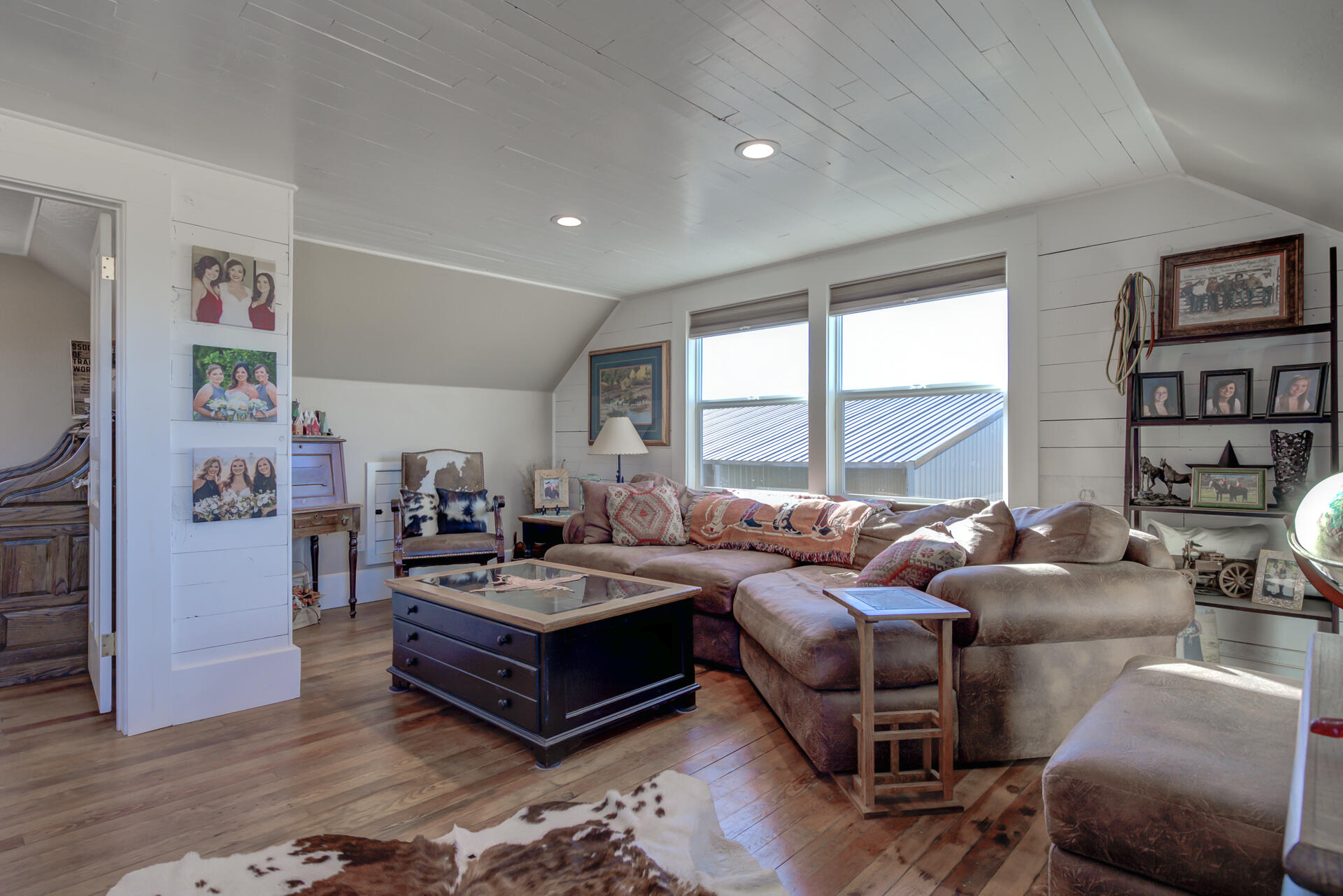 541-105 Pittville Road McArthur, CA 96056 - Photo 45 of 87 a living room with furniture and a large window