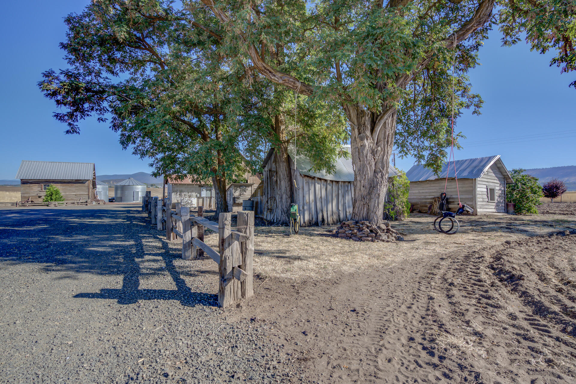541-105 Pittville Road McArthur, CA 96056 - Photo 75 of 87 a view of a backyard with a table and chairs