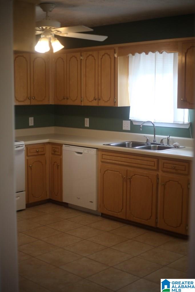 216 Wilson Way Weaver, AL 36277 - Photo 5 of 39