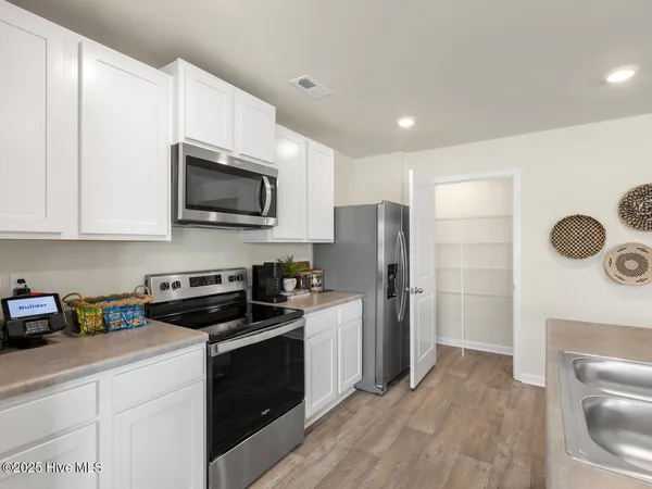 $312,440 | 406 Oak Knl Drive, Unit LOT 42, Jacksonville, NC 28540