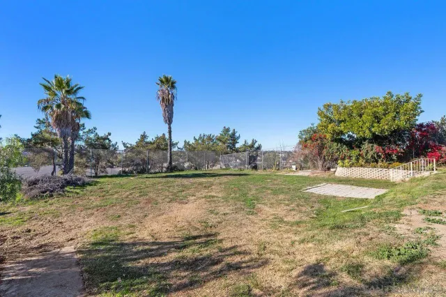 a view of a yard with a house